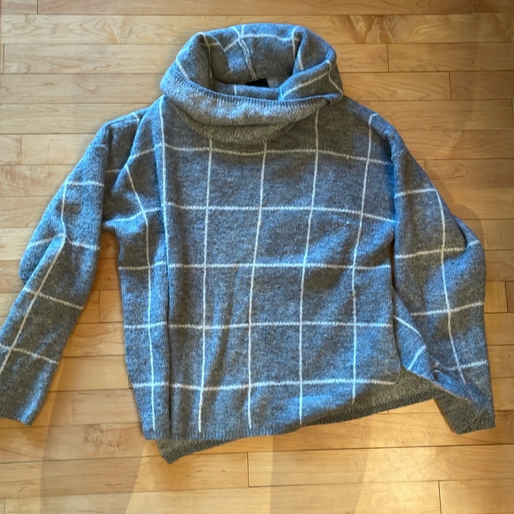 Gray Grid Turtleneck Sweater - image 1